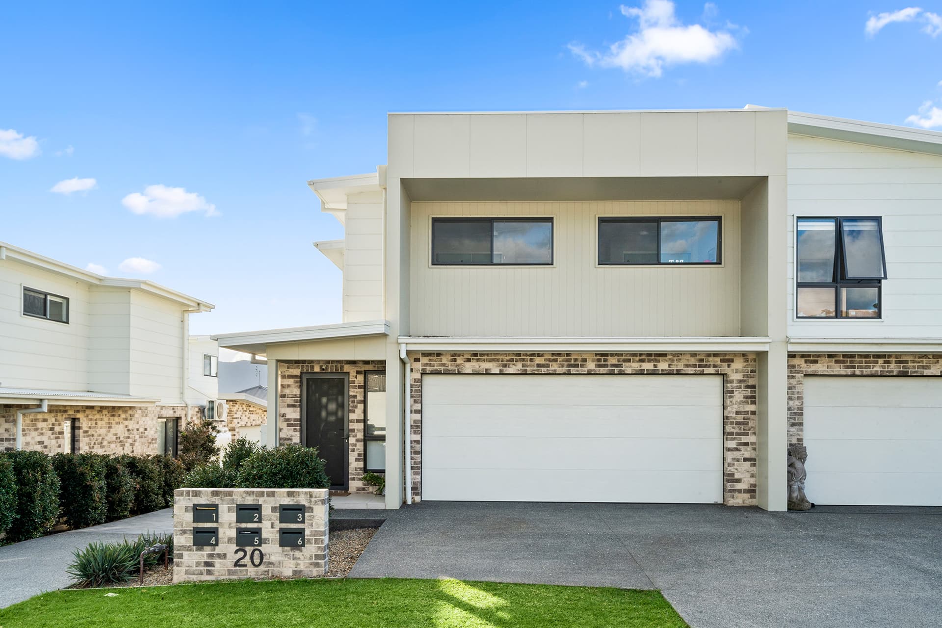 Spacious & Modern Townhouse
