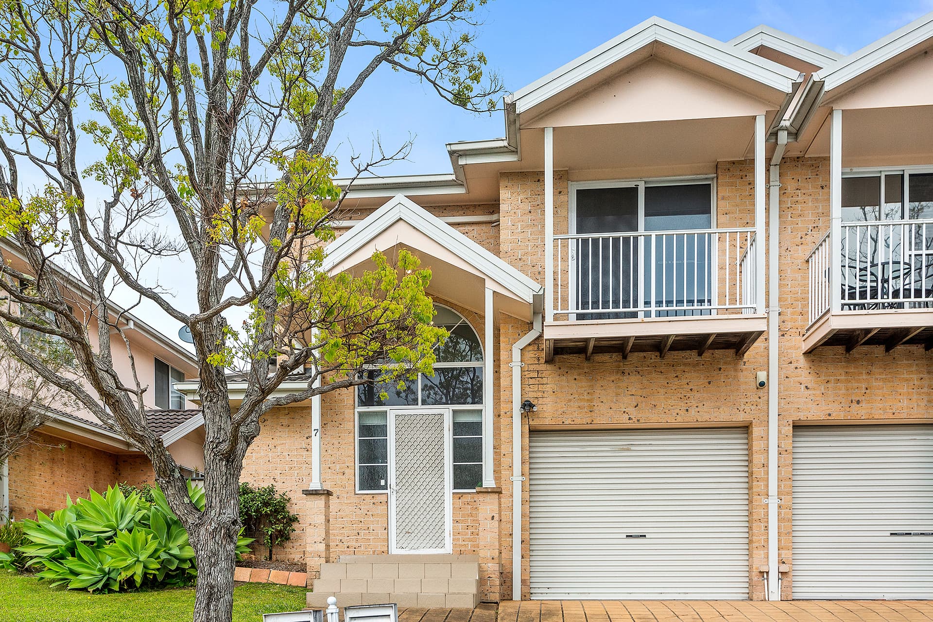 Embrace a Vibrant Lifestyle: Delightful 3-Bedroom Townhouse Just Moments from Shellharbour City
